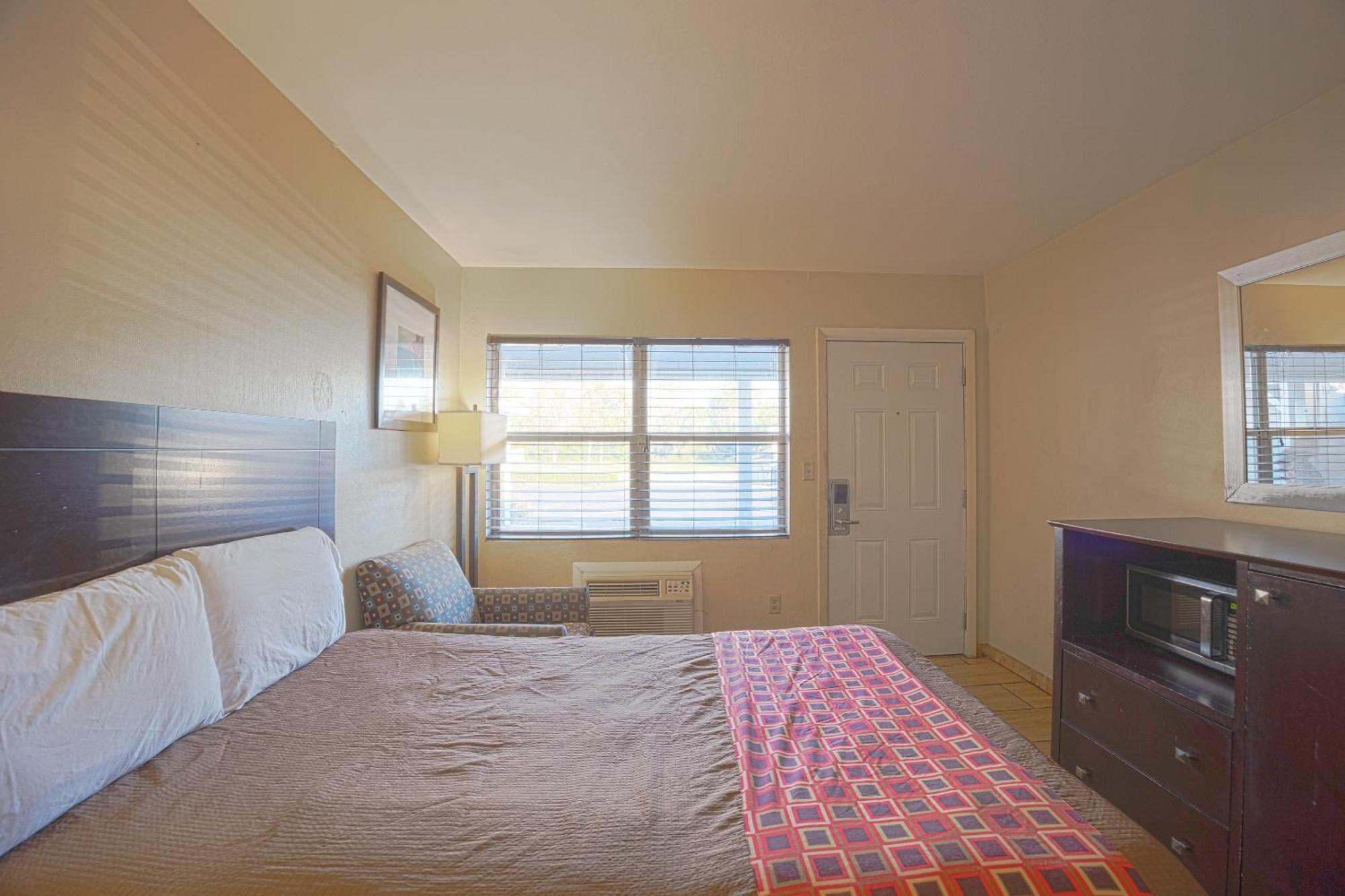 Sunrise Inn By Oyo Titusville Fl Exterior foto